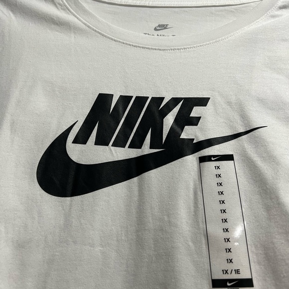 Women’s Nike Plus Size Long Sleeve tee - Picture 2 of 3